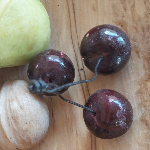 Italian Alabaster Hand Painted Cherry Bunch Realistic Stone Fruit Carved Vintage - Picture 4 of 8